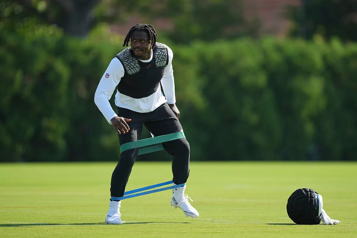 A.J. Brown injury sparks concerns at the Philadelphia Eagles Training Camp  | Marca