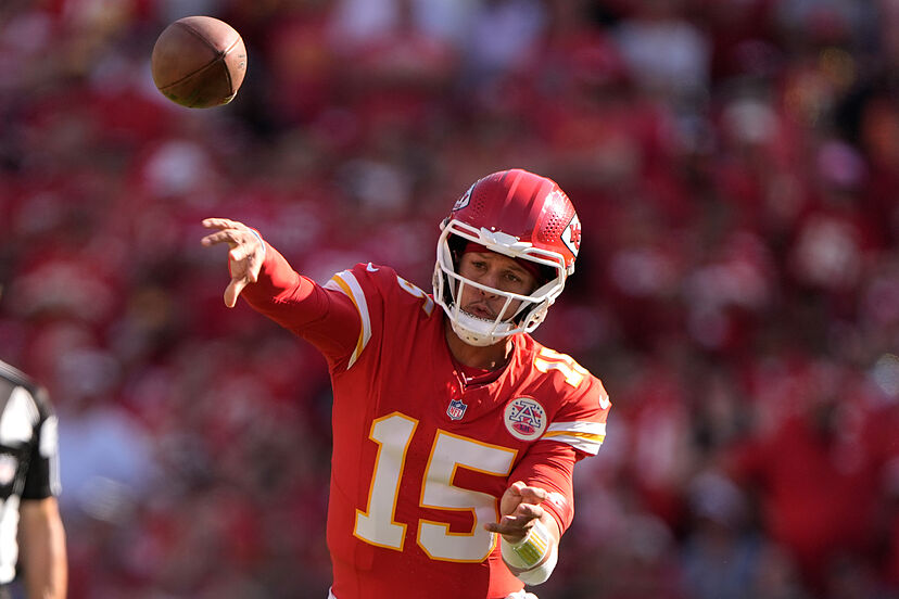 Chiefs back in form as Patrick Mahomes throws four TDs against Ravens and  reveals his big secret | Marca