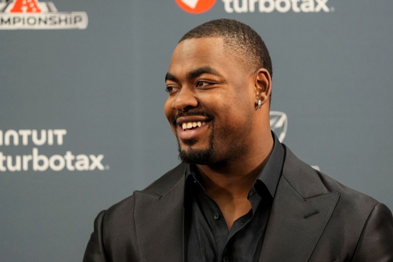Chris Jones Net Worth: How much money does he get from playing with the