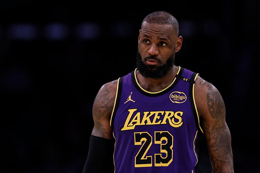 LeBron James has ruined basketball, says a former Cavs star, drawing  backlash from fans | Marca
