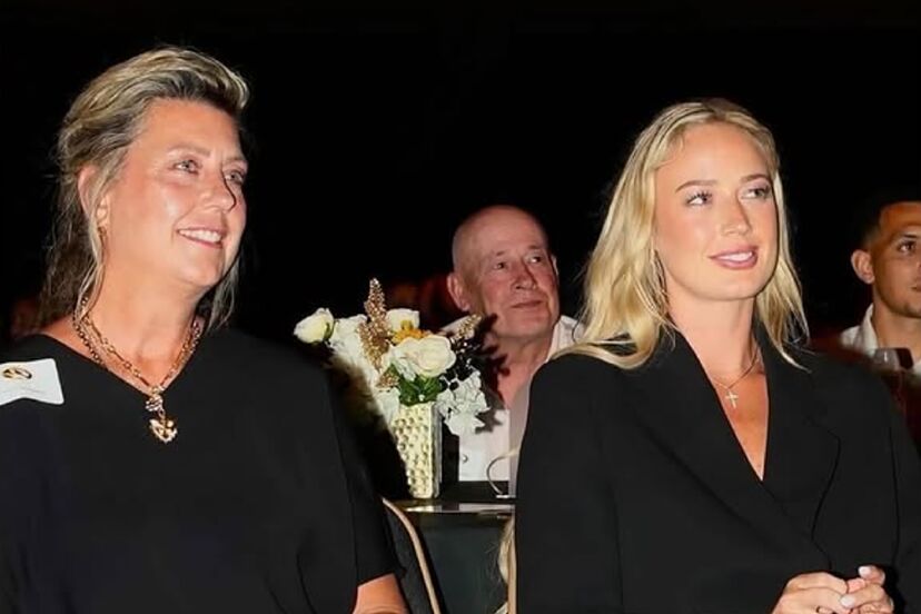 Sophie Cunningham basks in Hall of Fame honor with her family: '3.5 of my  favorite people in the world' | Marca