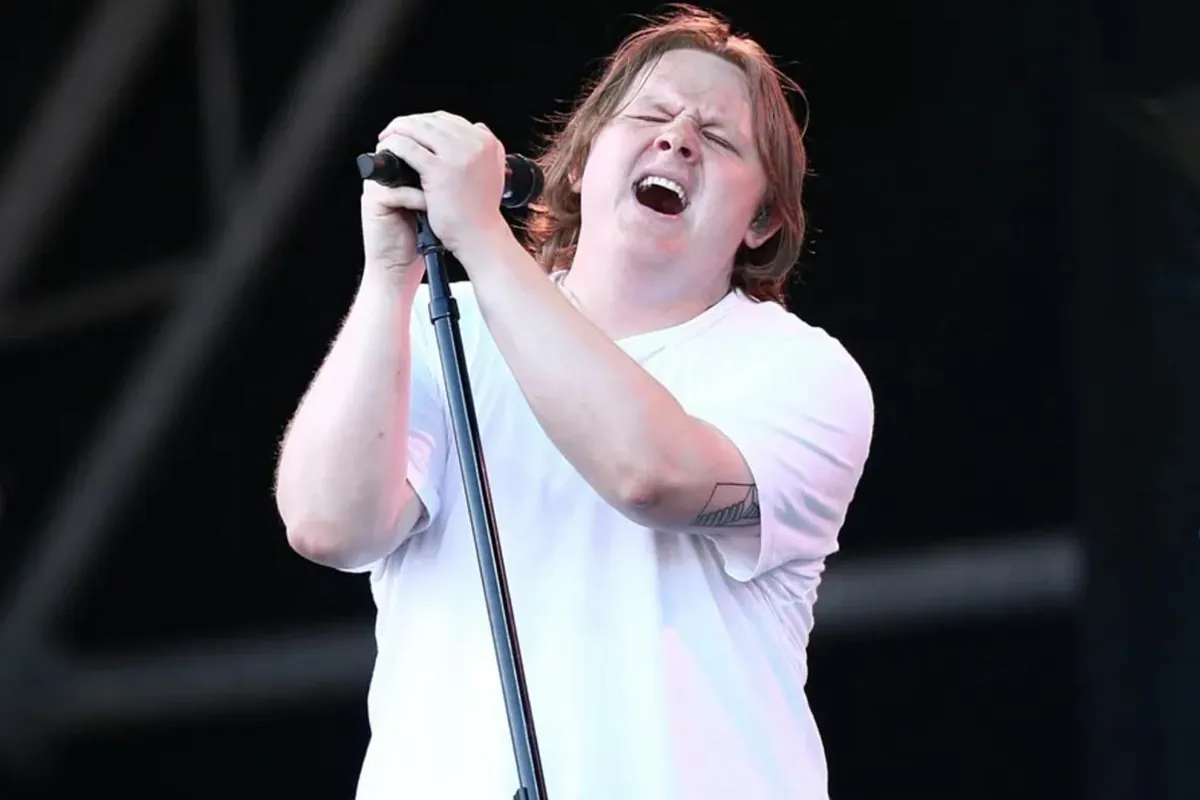 Lewis Capaldi surprises with emotional surprise performance at