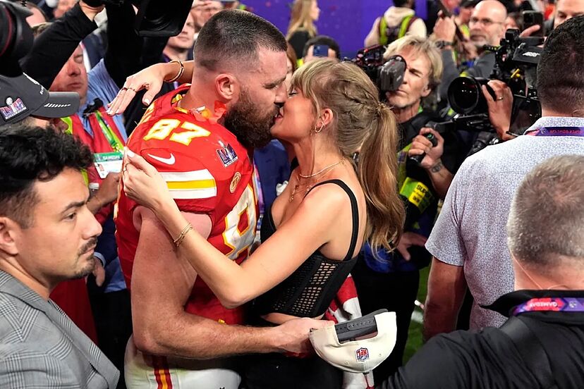 Taylor Swift put Travis Kelce under "intense pressure": She wanted to get  engaged before the season started | Marca
