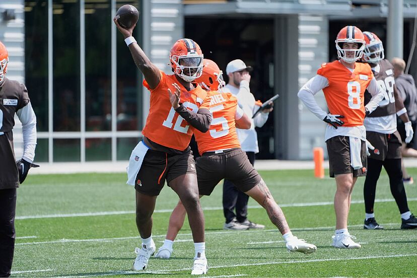 Shedeur Sanders has begun to lose the respect of the Cleveland Browns  locker room; Pro Bowl receiver prefers Kenny Pickett | Marca