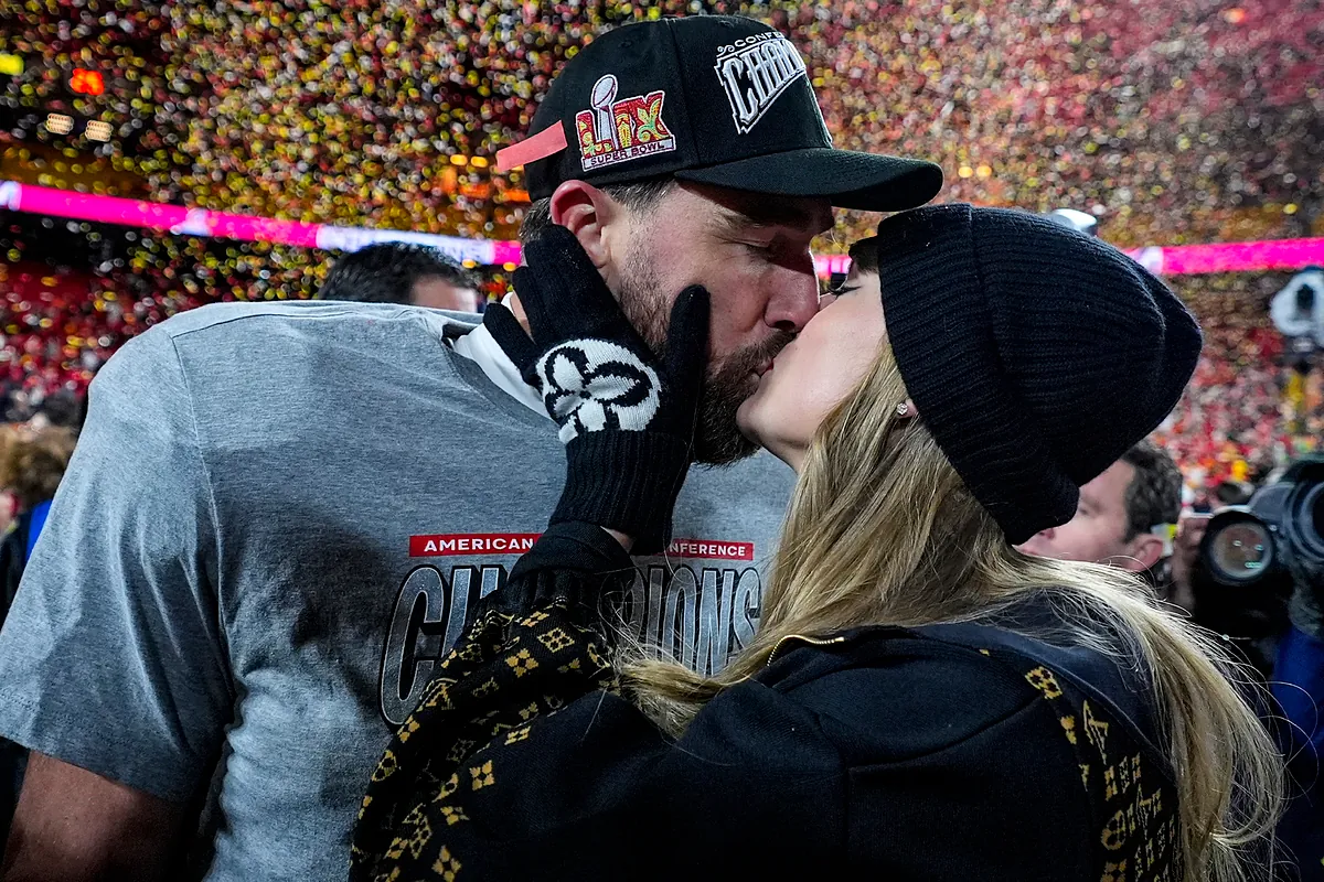 Travis Kelce's ex-girlfriend, Kayla Nicole, does not seem enthusiastic about his engagement to Taylor Swift and makes a family announcement to ignore the news | Marca