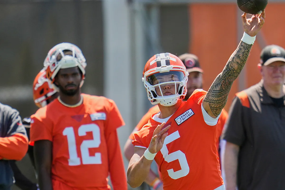 Shedeur Sanders gets bad news with Browns: "They are intrigued with Dillon  Gabriel" | Marca