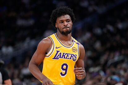 Bronny James finally breaks out of slump with strong offensive and  defensive performance | Marca