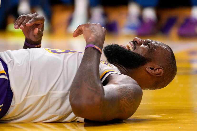 LeBron James is still way behind Michael Jordan in terms of financial  wealth | Marca