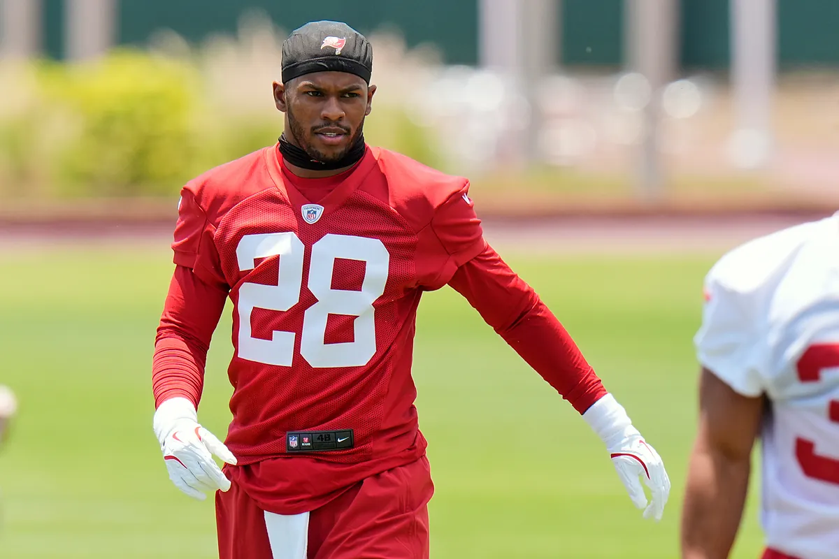 Shilo Sanders shows a quality that can help him succeed with the Buccaneers  that his family hasn't always displayed | Marca