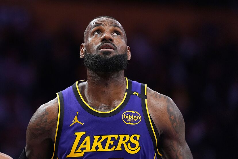 LeBron James loses hope in the Lakers' plan for the future with Bronny amid  championship chase | Marca