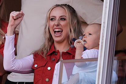 Brittany Mahomes uses son Bronze as dumbbell to bulk up ...