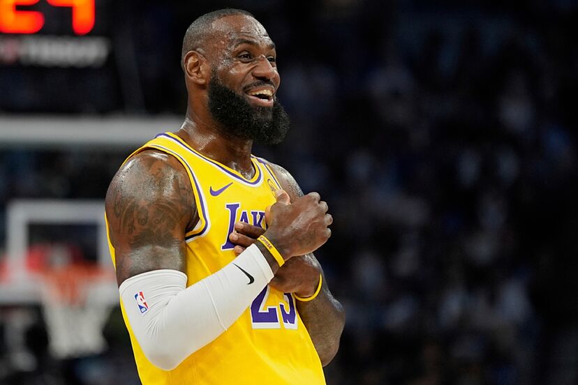 LeBron James' cryptic message has fans losing their minds: Is he coming  back? | Marca