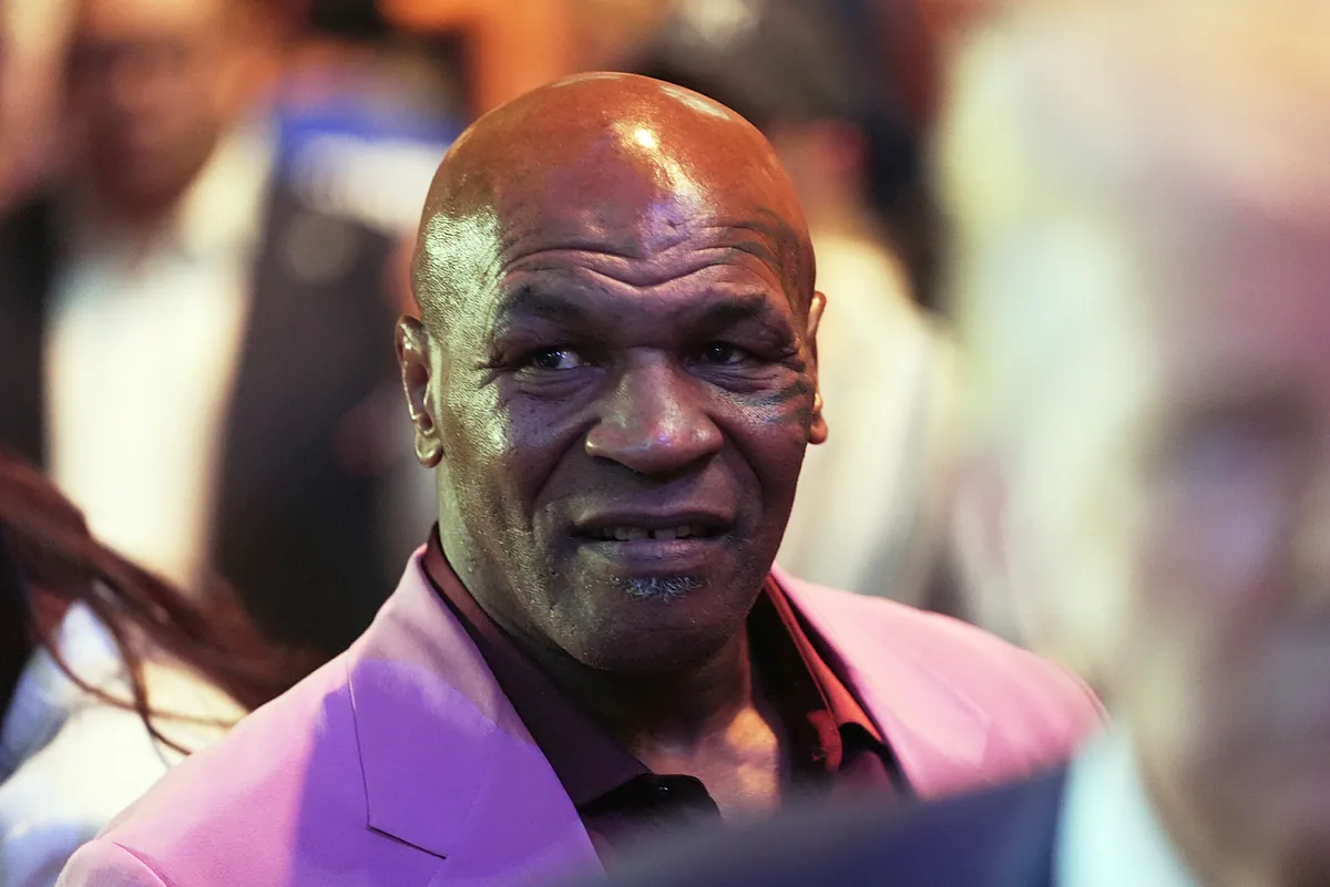 Mike Tyson fires warning at Floyd Mayweather ahead of 2026 showdown