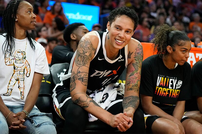 Welcome home, BG': Brittney Griner stars in first home game for Mercury |  Marca