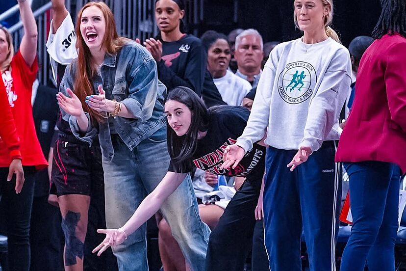 Fever' Chloe Bibby deleted her post of an IA image created of her, Sophie Cunningham and Caitlin Clark and sincerely apologized | Marca