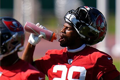 After being waived by the Bucs, Shilo Sanders still faces a looming $12  million bankruptcy case | Marca