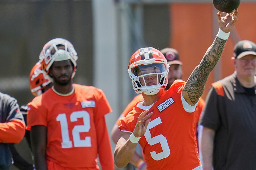 Shedeur Sanders gets bad news with Browns: "They are intrigued with Dillon  Gabriel" | Marca