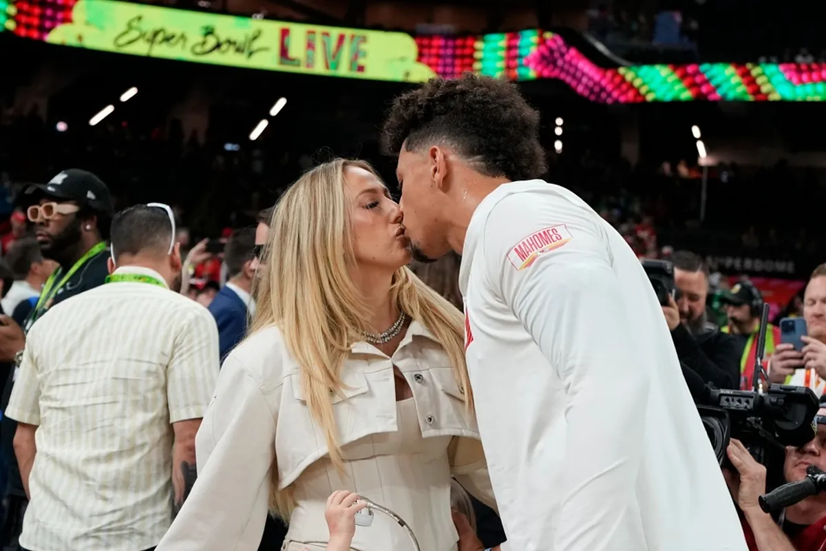 Brittany Mahomes steals the spotlight from Patrick Mahomes with her look at the Chiefs' MNF game | Marca