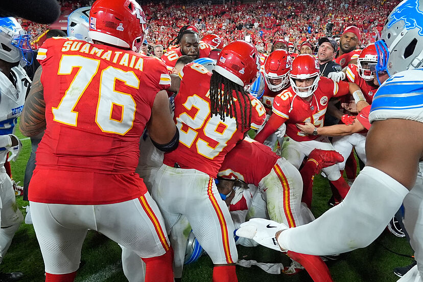 Patrick Mahomes flees the chaos after brawl erupts in Chiefs-Lions clash |  Marca