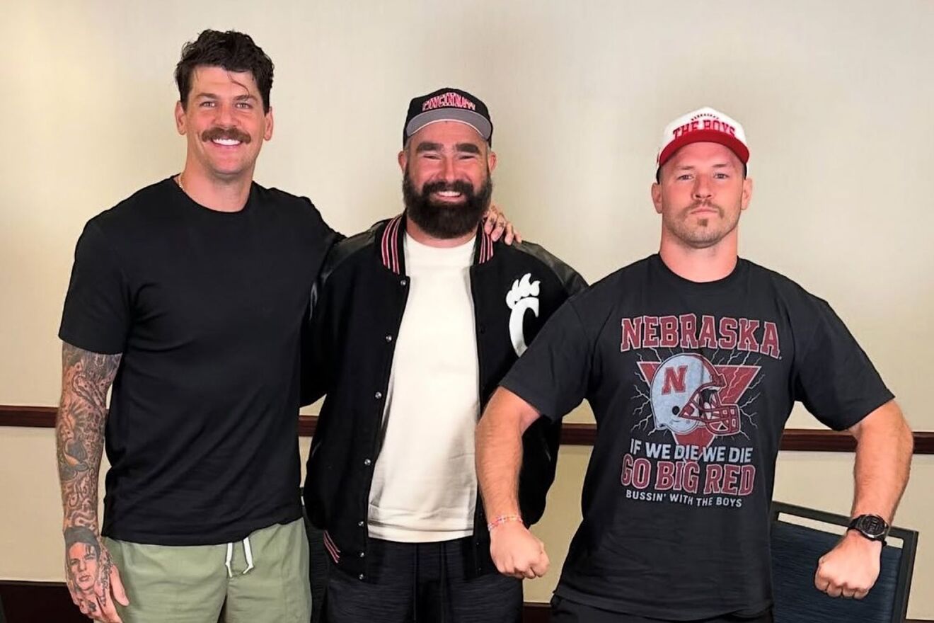 Taylor Swift makes Jason Kelce embarassed at Cincinnati-Nebraska game ...