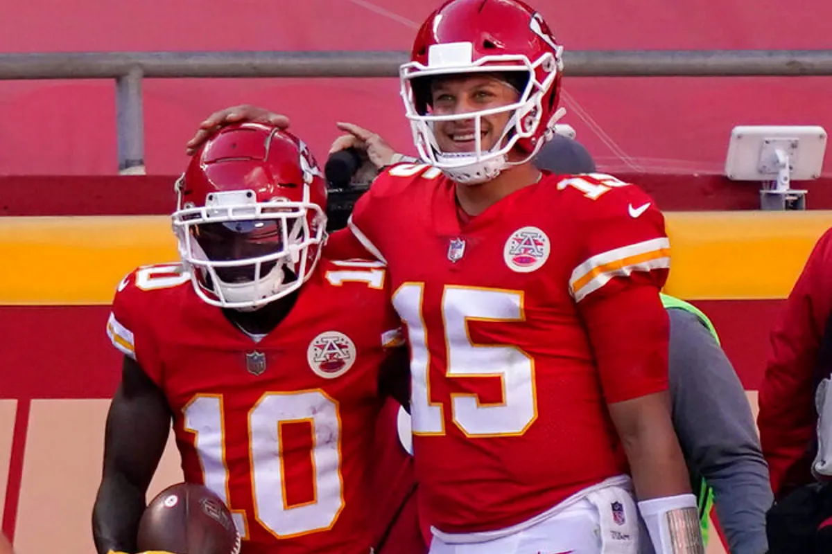 Patrick Mahomes breaks silence on Tyreek Hill's devastating injury and makes stunning admission | Marca