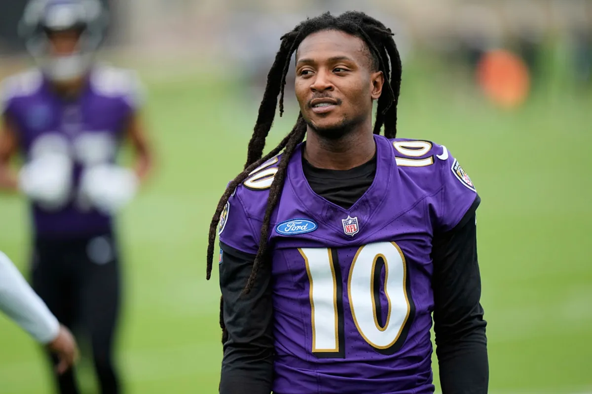 “YOU WERE BEATEN — PAY NOW!” — Ravens Star DeAndre Hopkins Files $50 MILLION Lawsuit After Live TV Attack. What started as a friendly postgame interview after Baltimore’s big win spiraled into chaos when reporter Karoline Leavitt suddenly attacked Hopkins’s character — calling him “overrated” and accusing the Ravens of “empty pride.” Yet Hopkins didn’t lose his cool. Calm but firm, he responded with quiet strength — and now, his $50 million lawsuit is shaking both the sports and media worlds.D