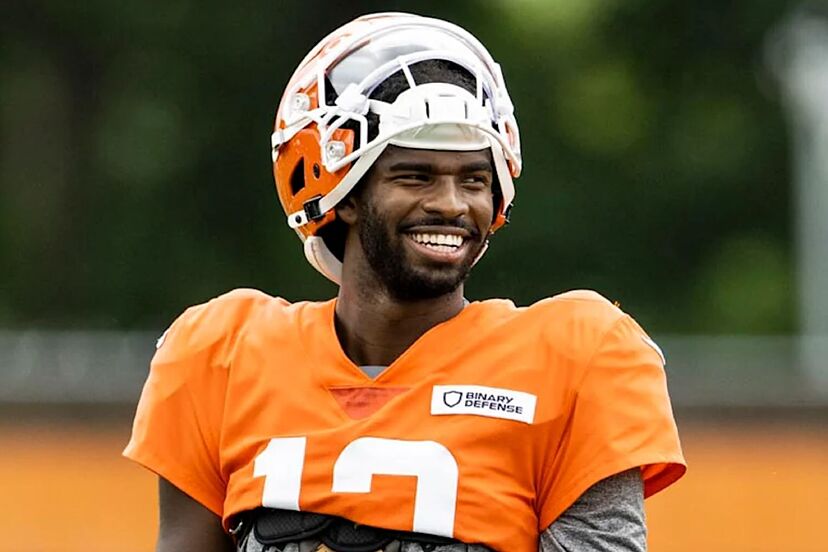 Shedeur Sanders causes a group of Cleveland teenagers to storm a football  field | Marca