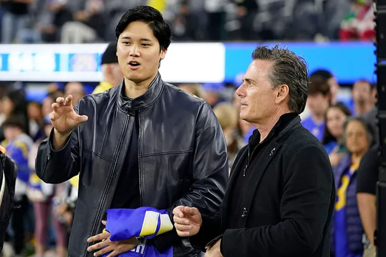 Piercing gazeMagnetic eyesA seductive stare