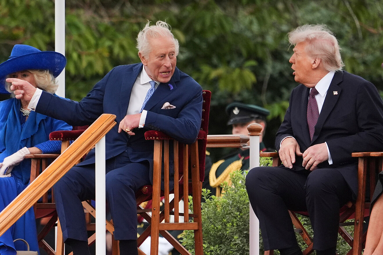 Donald Trump unexpectedly breaks protocol during royal reception with ...