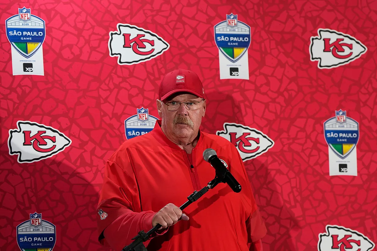 Andy Reid stays silent over controversial Travis Kelce incident as Chiefs  furious with officials during Chargers defeat | Marca