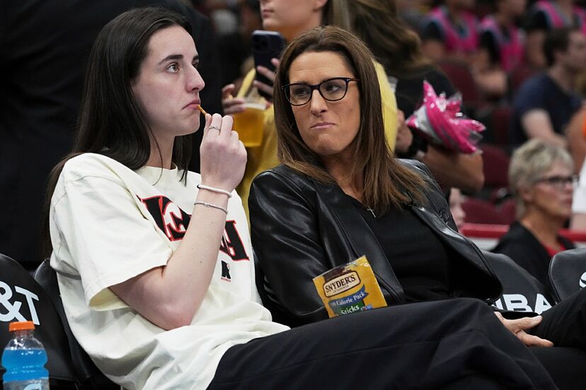 Caitlin Clark's injury woes shake the Fever-But coach Stephanie White drops a hopeful hint | Marca