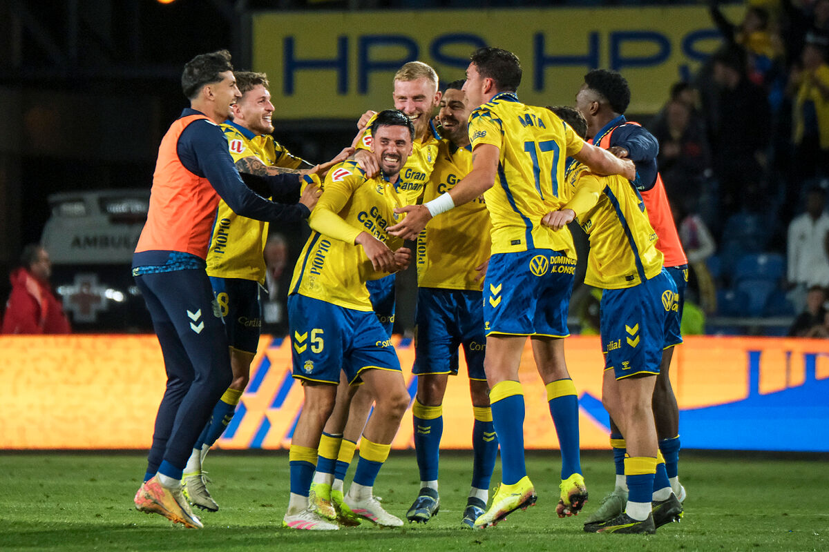 darkness hides seductive secrets